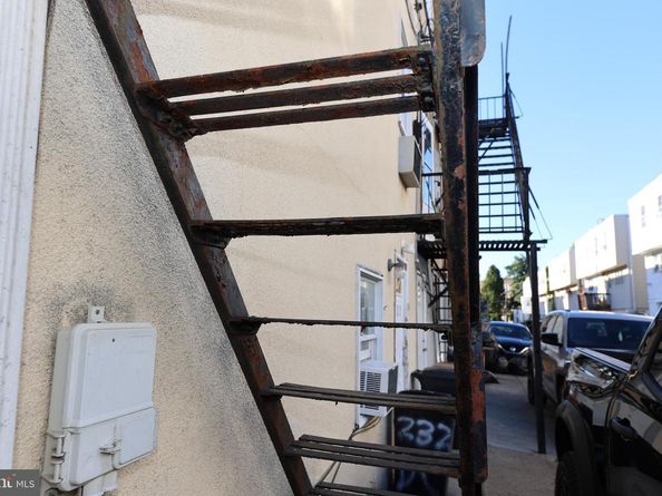 232 Long Lane, Upper Darby PA 19082