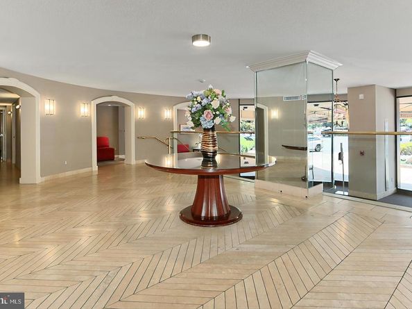 8360 Greensboro Drive 207, Mclean VA 22102