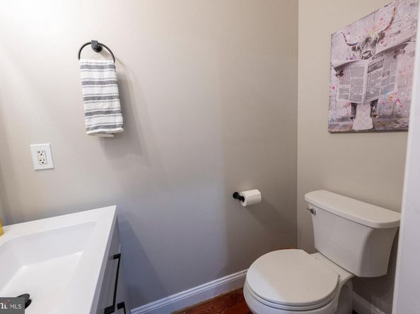 908 13TH Street NE, Washington DC 20002