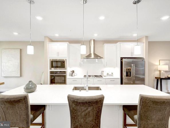 2334 Water Promenade Avenue 2H, Herndon VA 20171