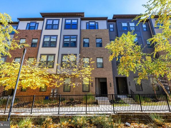 2334 Water Promenade Avenue 2H, Herndon VA 20171