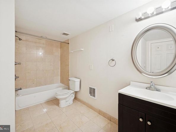 200 Lombard Street GU11, Philadelphia PA 19147