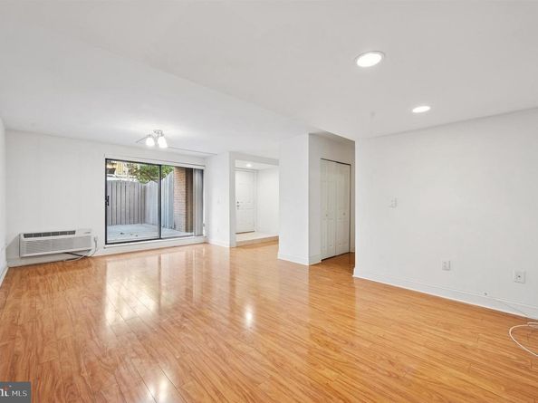 200 Lombard Street GU11, Philadelphia PA 19147