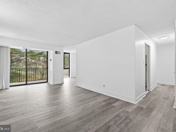 2311 Pimmit Drive 105, Falls Church VA 22043