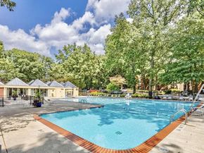 3322 Woodburn Village Drive 13, Annandale VA 22003