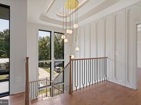 1111 Lakewood Drive SW, Vienna VA 22180