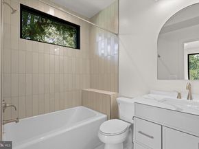 1111 Lakewood Drive SW, Vienna VA 22180