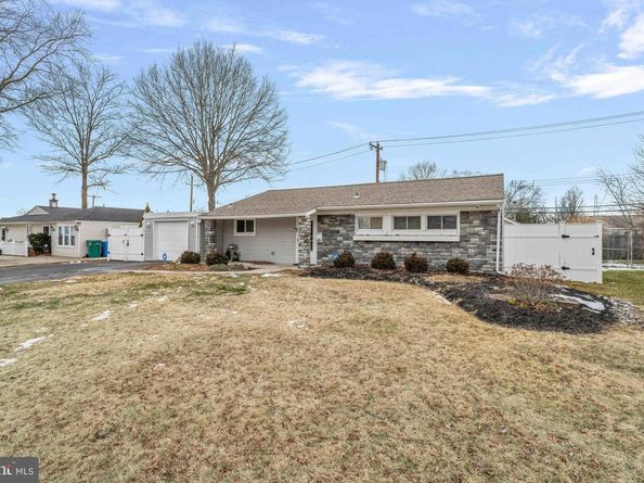 137 Idlewild Road, Levittown PA 19057