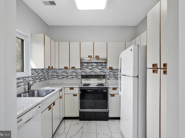 1964 Villaridge Drive, Reston VA 20191