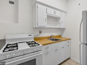 1711 Massachusetts Avenue NW 825, Washington DC 20036