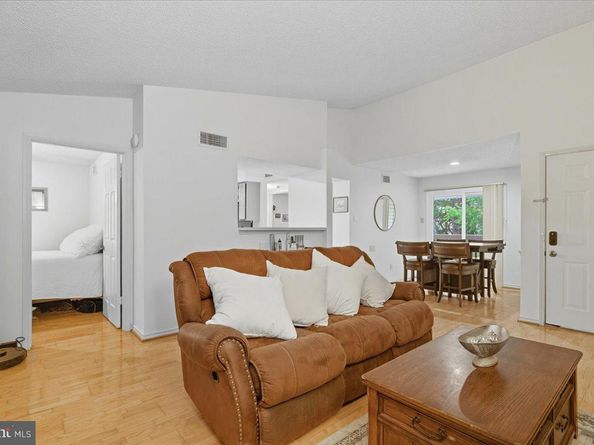 1517 Lincoln Way 304A, Mclean VA 22102