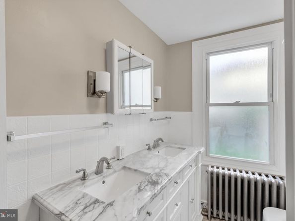 4413 Baker Street, Philadelphia PA 19127