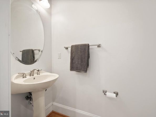 4340 N Henderson Road, Arlington VA 22203
