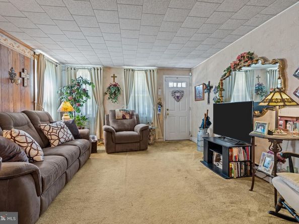 567 Linden Street, Bristol PA 19007