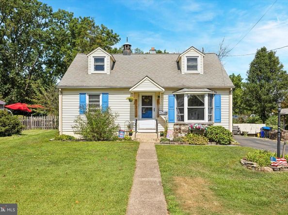 40 W Lehman Avenue, Hatboro PA 19040
