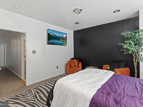 5842 Pine Street, Philadelphia PA 19143