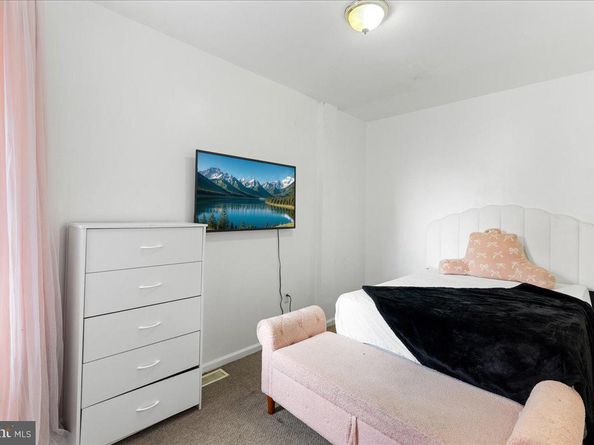 5842 Pine Street, Philadelphia PA 19143
