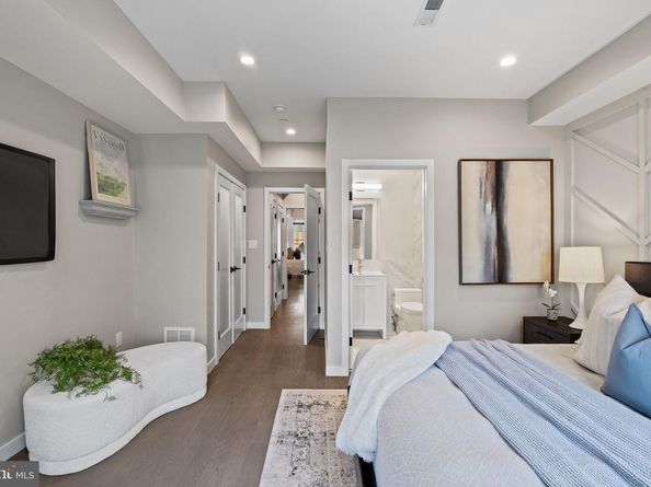 2106 Spring Street, Philadelphia PA 19103