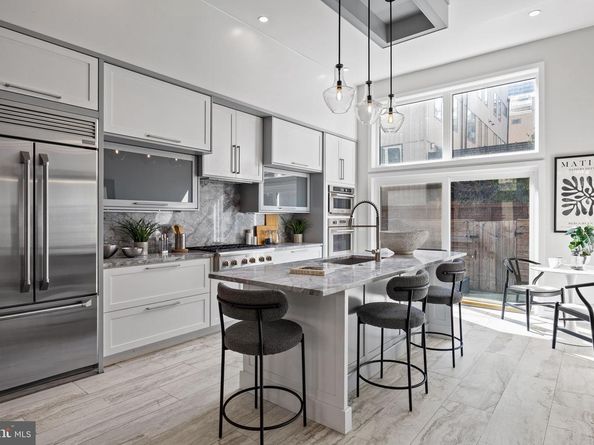 2106 Spring Street, Philadelphia PA 19103