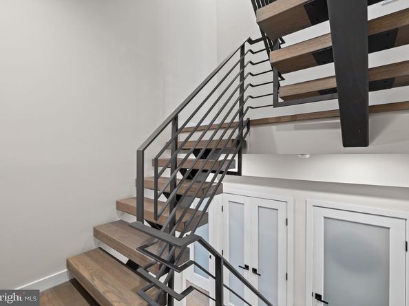 2106 Spring Street, Philadelphia PA 19103
