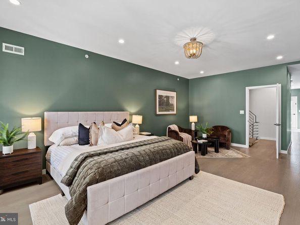 2106 Spring Street, Philadelphia PA 19103