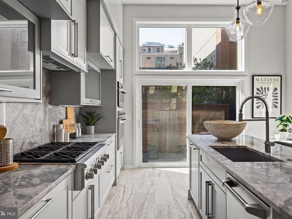 2106 Spring Street, Philadelphia PA 19103