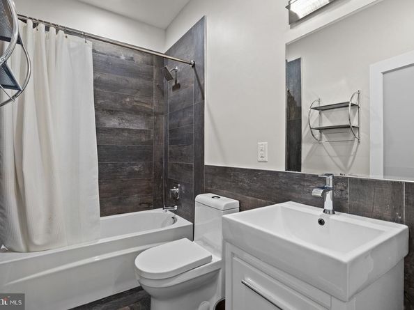 2106 Spring Street, Philadelphia PA 19103