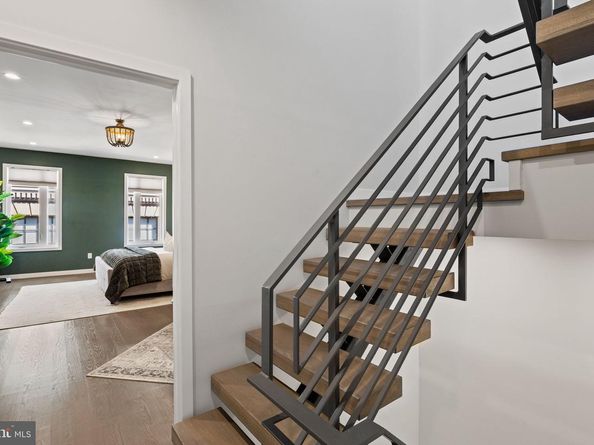 2106 Spring Street, Philadelphia PA 19103
