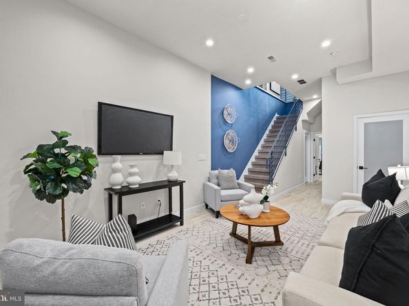 2106 Spring Street, Philadelphia PA 19103