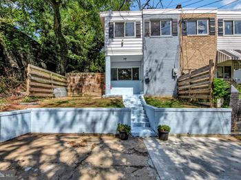 5318 Jay Street NE