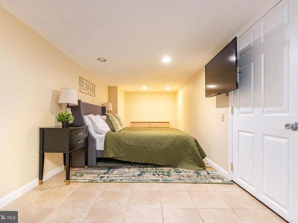 2528 Carpenter Street, Philadelphia PA 19146