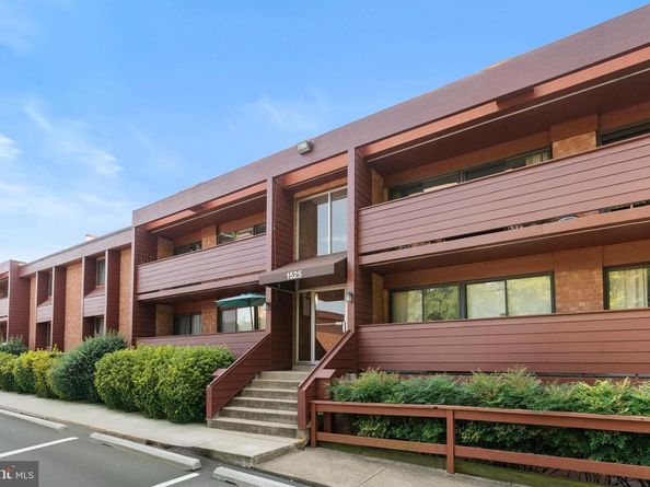 1525 S George Mason Drive S 20, Arlington VA 22204