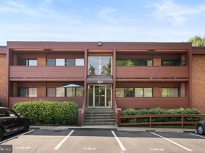 1525 S George Mason Drive S 20, Arlington VA 22204