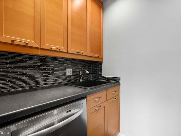 1525 S George Mason Drive S 20, Arlington VA 22204