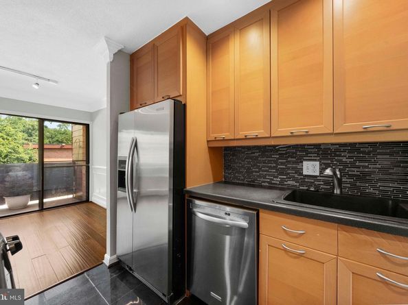 1525 S George Mason Drive S 20, Arlington VA 22204