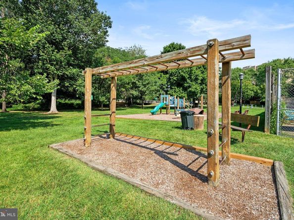 1525 S George Mason Drive S 20, Arlington VA 22204