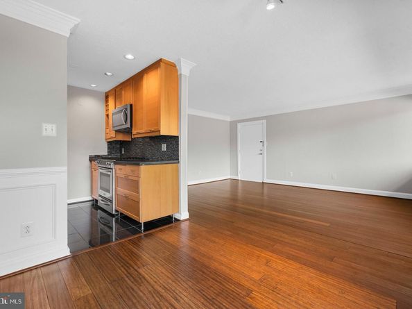 1525 S George Mason Drive S 20, Arlington VA 22204