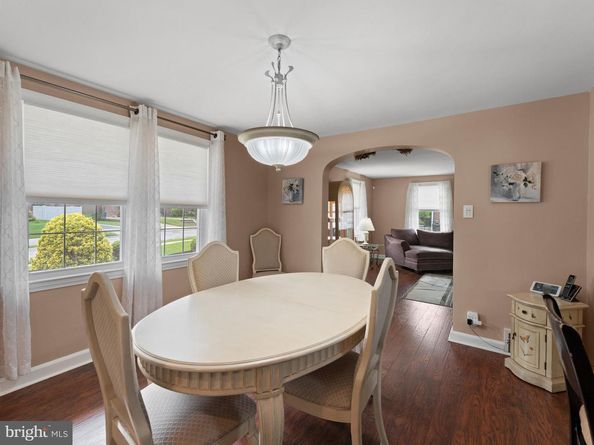 353 Kirks Lane, Drexel Hill PA 19026