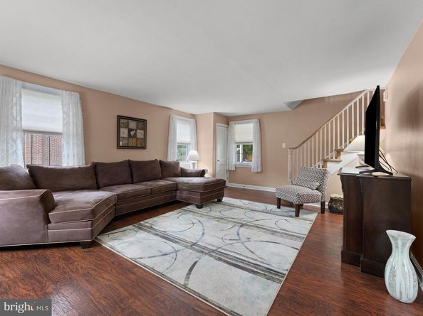 353 Kirks Lane, Drexel Hill PA 19026