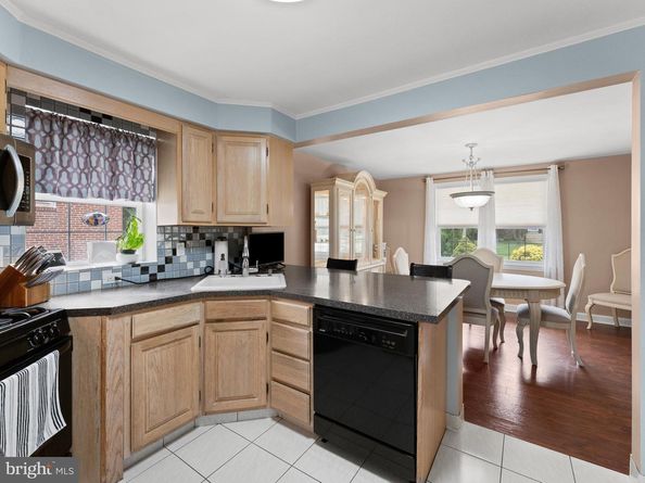 353 Kirks Lane, Drexel Hill PA 19026