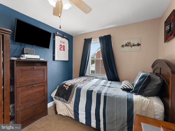 353 Kirks Lane, Drexel Hill PA 19026