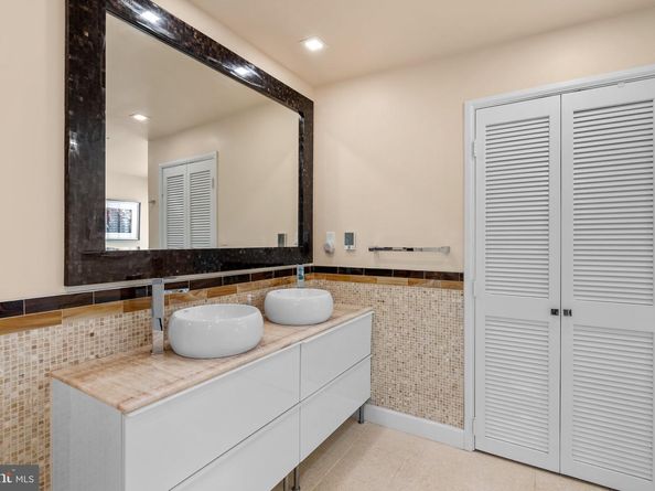2815 39TH Street NW, Washington DC 20007