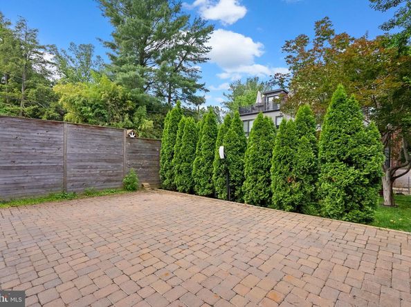 2815 39TH Street NW, Washington DC 20007