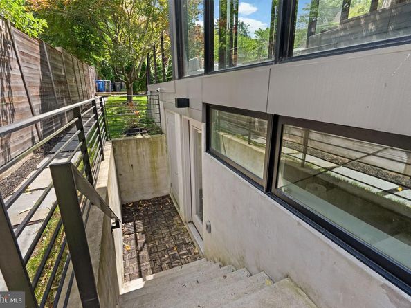 2815 39TH Street NW, Washington DC 20007