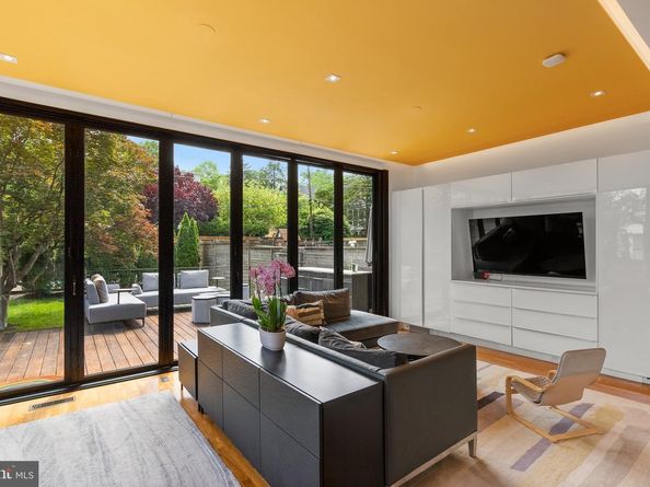 2815 39TH Street NW, Washington DC 20007