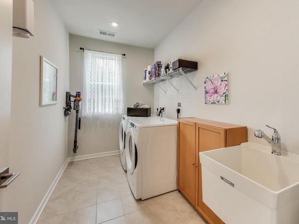 7462 Backett Wood Terrace 306, Mclean VA 22102