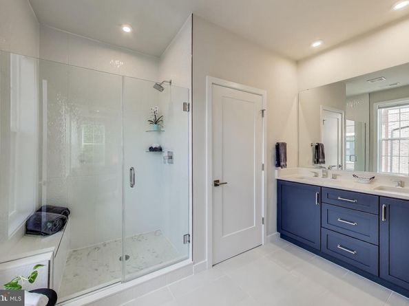 7462 Backett Wood Terrace 306, Mclean VA 22102