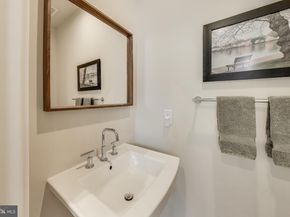 7462 Backett Wood Terrace 306, Mclean VA 22102