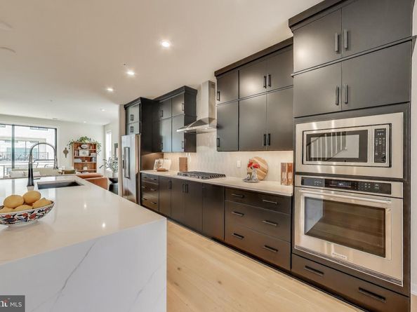 7462 Backett Wood Terrace 306, Mclean VA 22102