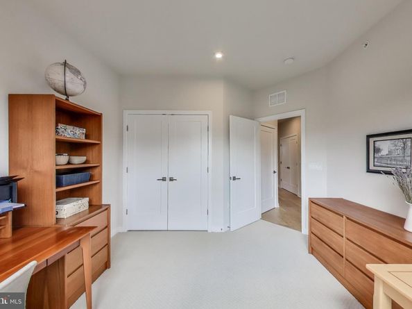 7462 Backett Wood Terrace 306, Mclean VA 22102